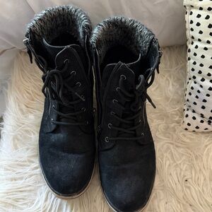 Black Fur-Lined Lace-Up Boots size 9